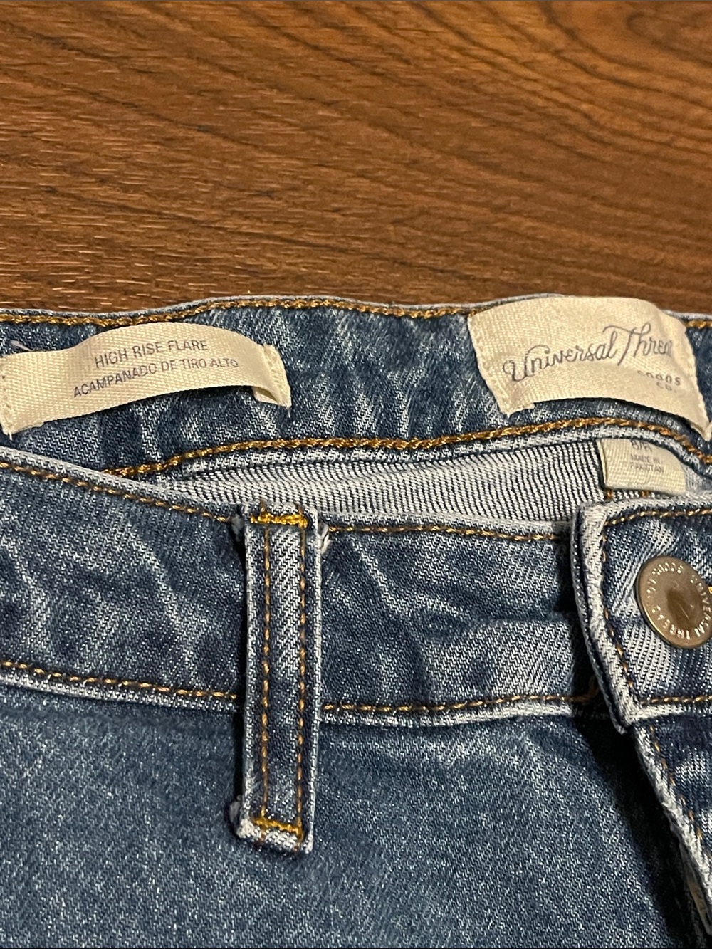 Universal Threads High Rise Flare Jeans Size 8 Reg - Picture 2 of 4